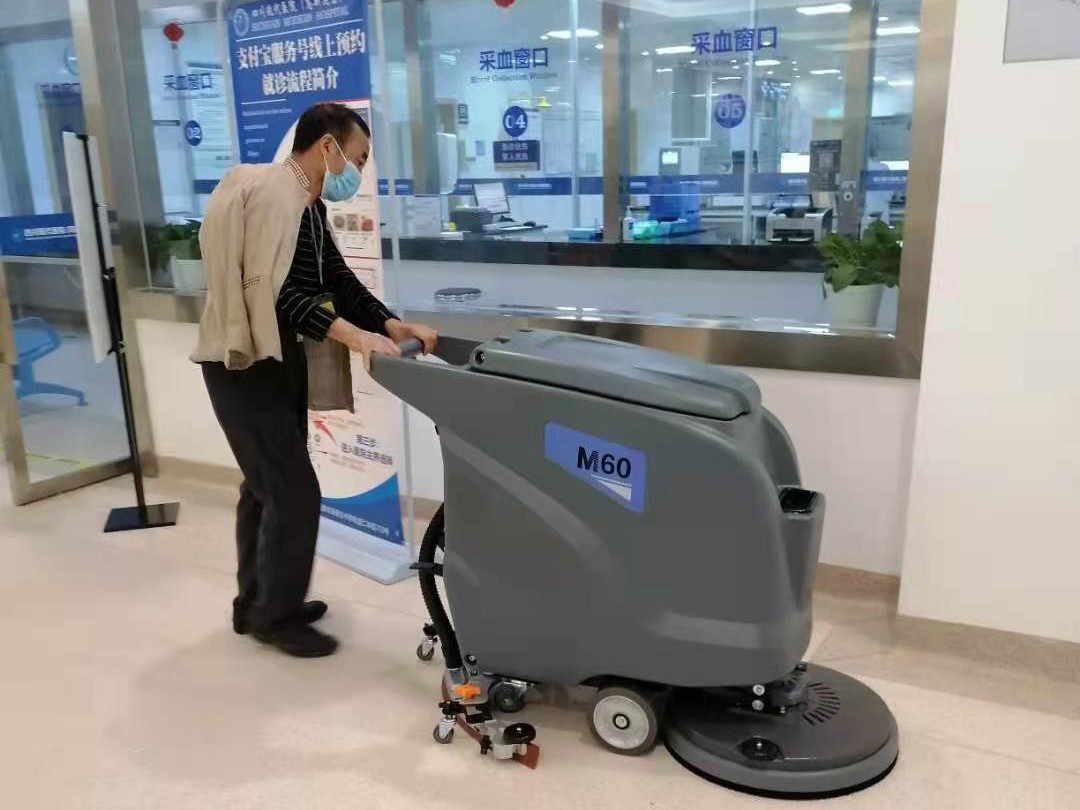医院采购洗地机选择了成都宏雯公司