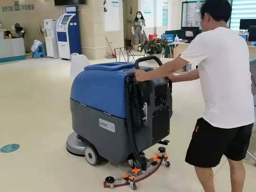 医院地面清洁使用全自动洗地机